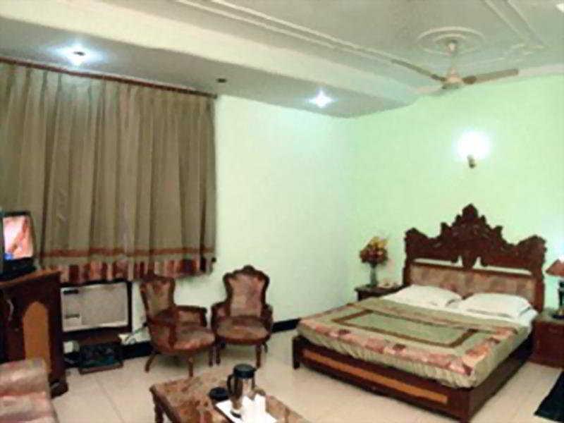 Hotel Sunstar Heritage Yeni Delhi Oda fotoğraf