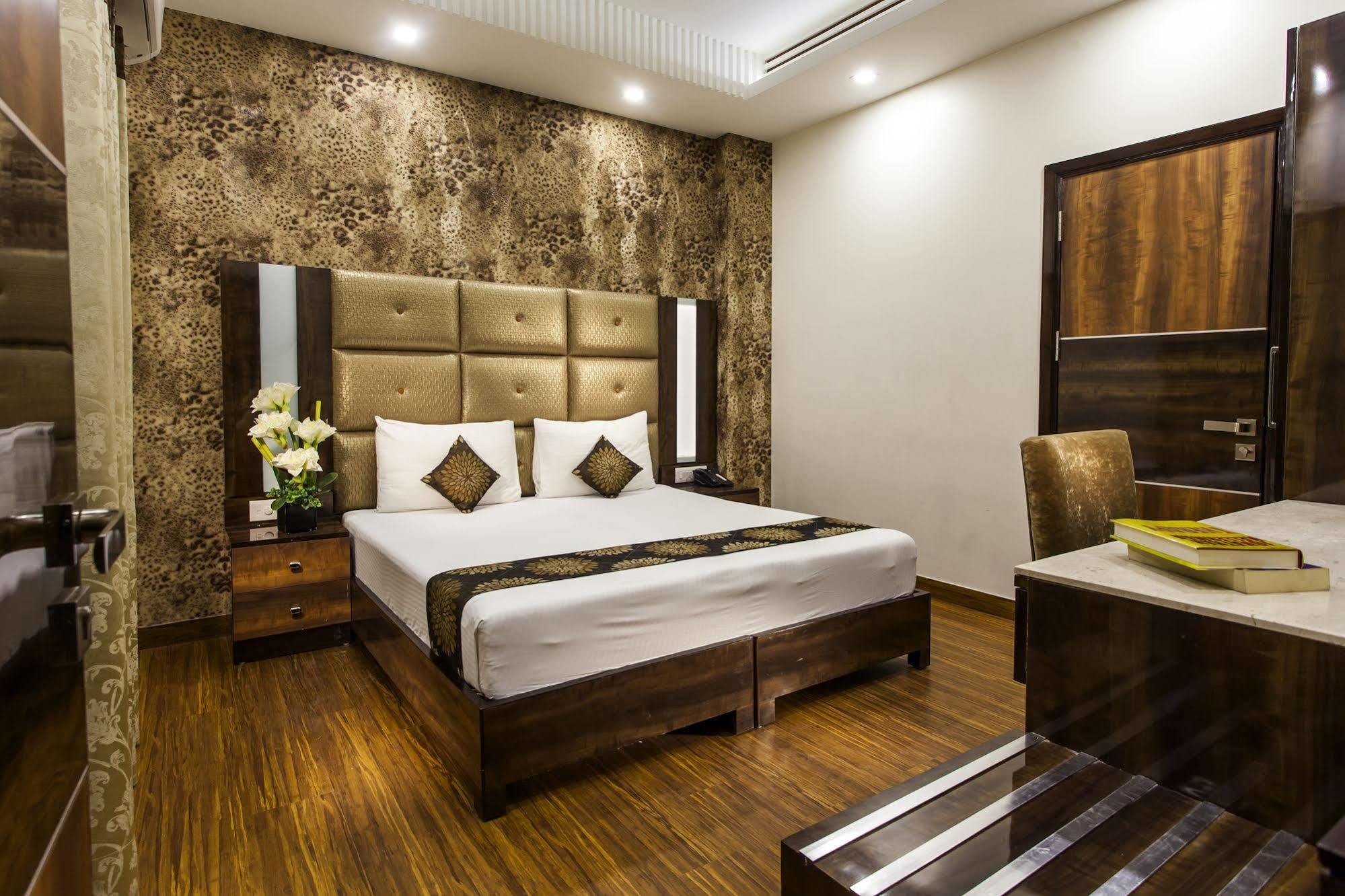 Hotel Sunstar Heritage Yeni Delhi Dış mekan fotoğraf